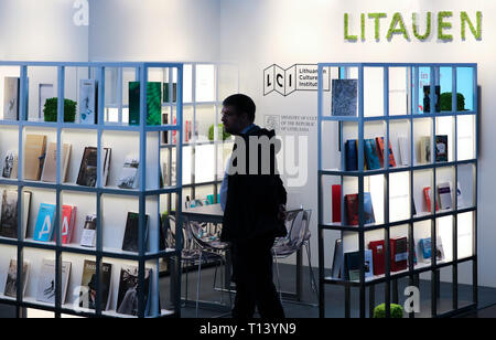 Leipzig, Germany. 23rd Mar, 2019. A visitor of the Leipzig Book Fair stands at the stand of Lithuania. The Book Fair will continue until 24.03.2019. Credit: Jan Woitas/dpa-Zentralbild/dpa/Alamy Live News Stock Photo