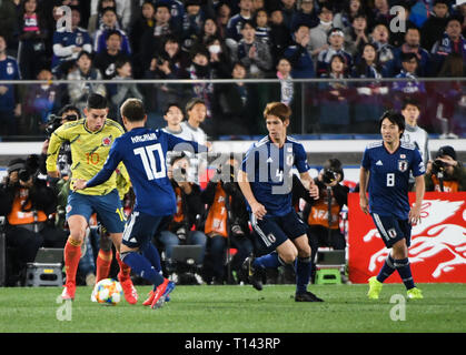 Tokyo, Japan. 22nd Mar, 2019. Rodrigues (left) and Hagawa of Japan fight for the ball during the Kirin Challenge Cup 2019 between Colombia and Japan at the International Yokohama Stadium in Yokohama Japan. Friday, March 22, 2019. Photo by: Ramiro Agustin Vargas Tabares Credit: Ramiro Agustin Vargas Tabares/ZUMA Wire/Alamy Live News Stock Photo