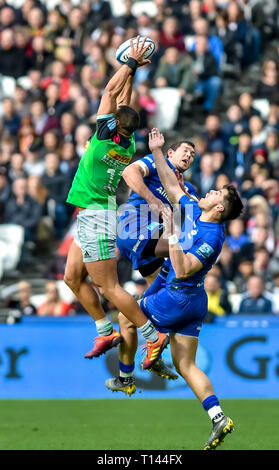 London, UK. 23rd March, 2019.Harlequins Mike Brown catches the high ball during the Aviva Premiership match between Saracens and Harlequins at the London Stadium, Queen Elizabeth Olympic Park , London, England on 23 March 2019. Photo by Phil Hutchinson. Editorial use only, license required for commercial use. No use in betting, games or a single club/league/player publications. Credit: UK Sports Pics Ltd/Alamy Live News