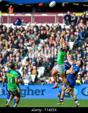 London, UK. 23rd March, 2019.Harlequins Mike Brown rises for the high ball during the Aviva Premiership match between Saracens and Harlequins at the London Stadium, Queen Elizabeth Olympic Park , London, England on 23 March 2019. Photo by Phil Hutchinson. Editorial use only, license required for commercial use. No use in betting, games or a single club/league/player publications. Credit: UK Sports Pics Ltd/Alamy Live News