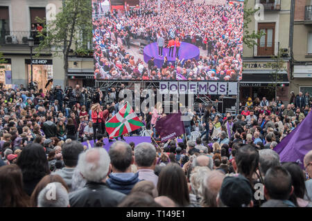 Madrid, Spain, 23rd March, 2019. people in the presentation of the return of paternity permission of Pablo Iglesias.  pre-campaign of the united left party unidas podemos, for the five weeks of the campaign until April 28. Pablo Iglesias reappears in the public scene three months of his retirement to enjoy the paternity leave. the left party has chosen one of the most emblematic places for them the political space the square attached to the reina sofia de madrid museum. Credit: Alberto Sibaja Ramírez/Alamy Live News Stock Photo