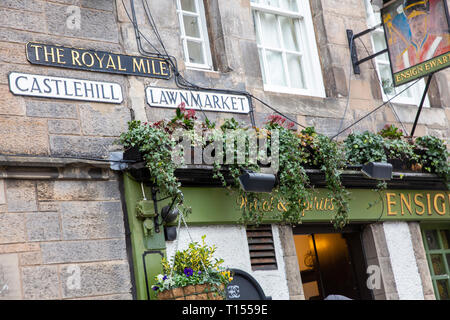 The Royal Mile and lawnmarket in Edinburgh city centre,Scotland Stock Photo