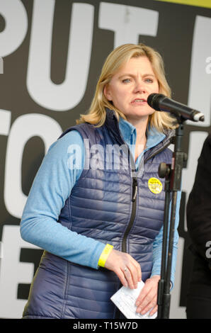 London, UK. 23rd Mar, 2019. Justine Greening, Conservative MP for Putney, speaking at the People's Vote March and rally, 'Put it to the People.' Credit: Prixpics/Alamy Live News Stock Photo