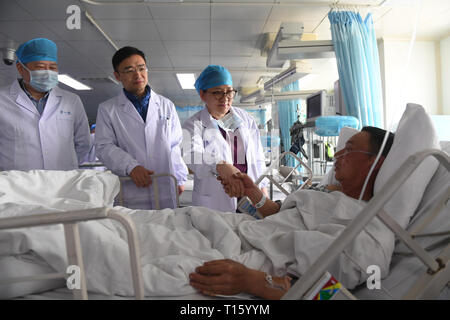 Yancheng, China. 23rd Mar, 2019. (190324) -- XIANGSHUI, March 24, 2019 (Xinhua) -- Sun Qingfang (2nd R), chief physician of neurosurgery of Ruijin Hospital affiliated with Shanghai Jiaotong University School of Medicine, and other doctors check an injured man of a factory explosion at the intensive care unit in the First People's Hospital of Yancheng in Yancheng, east China's Jiangsu Province, March 23, 2019. The explosion happened at about 2:48 p.m. Thursday following a fire that broke out in a plant owned by Jiangsu Tianjiayi Chemical Co. Ltd., in a chemical industrial park in Xiangshui Coun Stock Photo