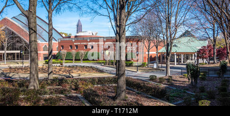 Martin Luther King, Jr. National Historical Park Visitor Center and the new Ebenezer Baptist Church on Auburn Avenue in Atlanta, Georgia. (USA) Stock Photo