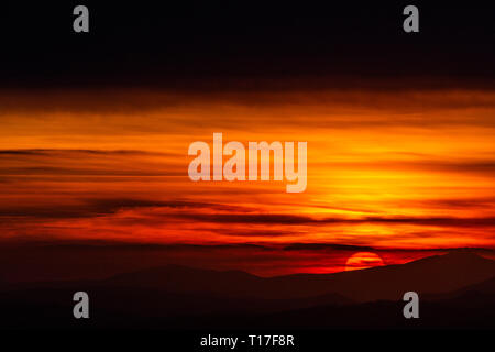 Beautiful sunset over mountains layers in Umbria (Italy) Stock Photo