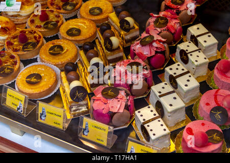 Close up of chocolate display inside the Auzou Chocolat Macaron/ Larmes de Jeanne d'Arc shop in Rouen, Seine-Maritime, France. Stock Photo