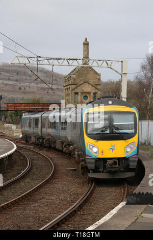 Class 185 Desiro diesel multiple unit in TransPennine express livery arriving at Carnforth with a Northern service to Manchester Airport, 21-03-2019. Stock Photo