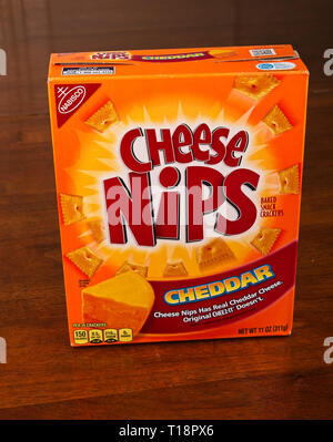 https://l450v.alamy.com/450v/t18px6/a-box-of-nabisco-cheese-nips-on-a-wood-table-t18px6.jpg