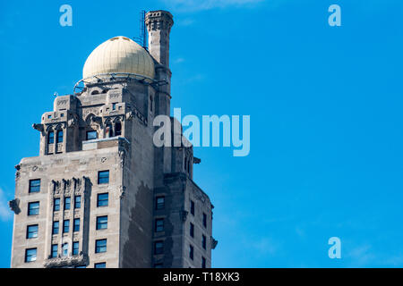 Chicago, IL, USA March 16, 2019: View of Chicago Intercontinental Hotel with the Onion observatory on top in Downtown of Chicago. Stock Photo