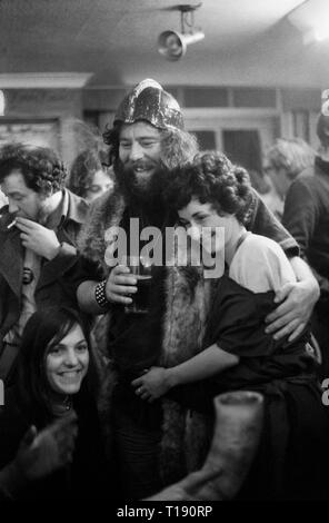 Isle of Man, Peel 1970s. The annual Viking Festival annually in July. Viking couple in a local pub after the main event on the beach, 1978. HOMER SYKES Stock Photo