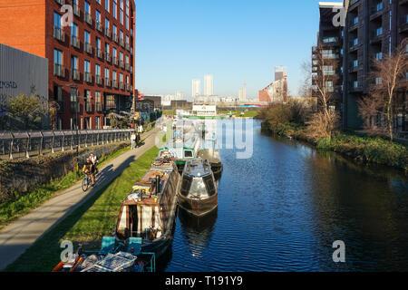 Residential buildings along Hertford Union Canal in Hackney, London England United Kingdom UK Stock Photo