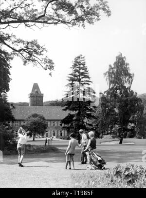 sports, golf, group of golfers on the golf course, Haus Oefte, Essen, Germany, 1960s, Additional-Rights-Clearance-Info-Not-Available Stock Photo