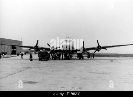 transport / transportation, aviation, aircraft, Douglas DC-6 of the KLM Royal Dutch Airlines, during fuelling, Spain, 1950s, Additional-Rights-Clearance-Info-Not-Available Stock Photo