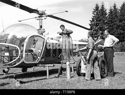 mail, airmail, helicopter Bell 47 D in the postal service of the Sabena, fuelling, Belgium, 1950, Additional-Rights-Clearance-Info-Not-Available Stock Photo