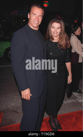 LOS ANGELES, CA - October 12, 1998: Actor ARNOLD SCHWARZENEGGER & wife MARIA SHRIVER at the Los Angeles premiere of 'Beloved' which stars Oprah Winfrey & Danny Glover. Stock Photo