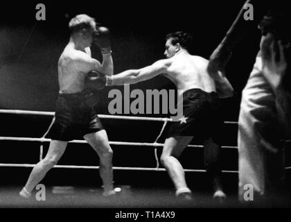 sports, boxing, boxing match Gustave Roth (Belgium) against Jupp Besselmann (Germany), Roth lands a hit, Sportpalast, Berlin, 31.1.1938, Additional-Rights-Clearance-Info-Not-Available Stock Photo