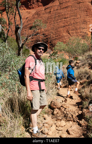 Family adventure on the Valley of the Winds walk, Kata Tjuta, Northern Territory, Australia Stock Photo