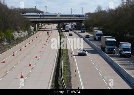 Ashford, Kent, UK. 25 Mar, 2019. Operation Brock is in place on the M20 motorway in preparation for potential delays at the port of Dover caused by Brexit. The system uses part of the London bound carriageway to carry traffic towards the coast. Images shown are from between junctions 8 and 9. ©Paul Lawrenson 2019, Photo Credit: Paul Lawrenson/Alamy Live News Stock Photo