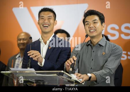 Bangkok, Thailand. 25th Mar, 2019. Future Forward Party secretary-general Piyabutr Saengkanokkul (R) and Future Forward Party leader Thanathorn Juangroongruangkit (L) speak at a press conference the day after the 2019 Thai general election.The Future Forward party are indicating that they are considering the possibility of forming a coalition government with the Pheu Thai party who won the most seats in the election with conditions. Credit: Geovien So/SOPA Images/ZUMA Wire/Alamy Live News Stock Photo