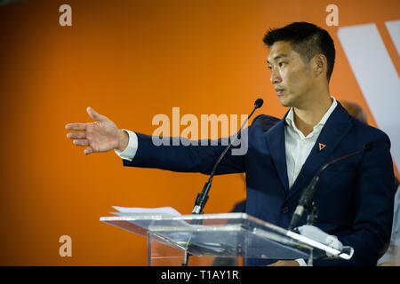 Bangkok, Thailand. 25th Mar, 2019. Future Forward Party leader Thanathorn Juangroongruangkit speaks to the media during a press conference the day after the 2019 Thai general election.The Future Forward party are indicating that they are considering the possibility of forming a coalition government with the Pheu Thai party who won the most seats in the election with conditions. Credit: Geovien So/SOPA Images/ZUMA Wire/Alamy Live News Stock Photo