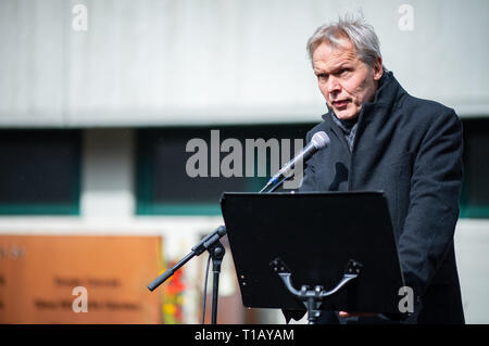 Haltern am See, Germany. 25th Mar, 2019. The headmaster Ulrich Wessel speaks at the commemoration ceremony for the 4th anniversary of the Germanwings crash in the French Alps in the schoolyard of the Joseph König Gymnasium. According to the investigating authorities, the co-pilot deliberately crashed the Airbus A320 from Barcelona to Düsseldorf in southern France on 24 March 2015. All 150 people on board died. Among them were 16 pupils and 2 teachers from Haltern am See. All pupils and teachers as well as the mayor and church representatives take part in the commemoration ceremon Credit: dpa p Stock Photo