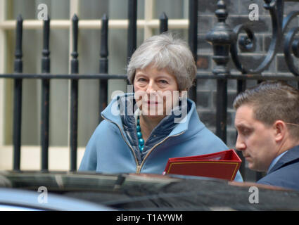 London, UK. 25th March. Ministers leave a Monday morning cabinet meeting in Number Ten before an important day of Brexit votes in Parliament. Theresa May gets into her car Credit: PjrFoto/Alamy Live News