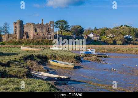 Laugharne Castle Carmarthenshire South Wales. Laugharne was home to Dylan Thomas and is a pretty and peaceful village on the Carmarthenshire coast. Stock Photo