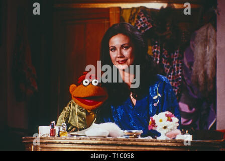 The Muppet Show, Fernsehserie, USA/Großbritannien 1976 - 1981, Comedyshow mit Puppe Scooter und Gaststar Lynda Carter. Stock Photo