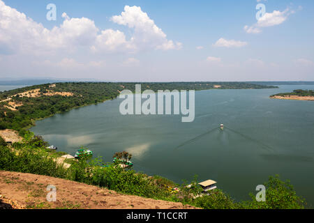 Kazinga Channel, linking Lake George to Lake Edward, from Mweya Safari Lodge within Queen Elizabeth National Park in South West Uganda, East Africa Stock Photo