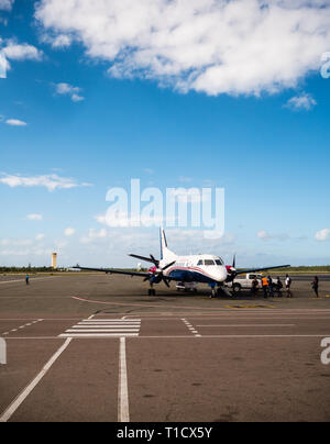 airplane pindling lynden boarding bahamas nassau airport international passengers caribbean alamy