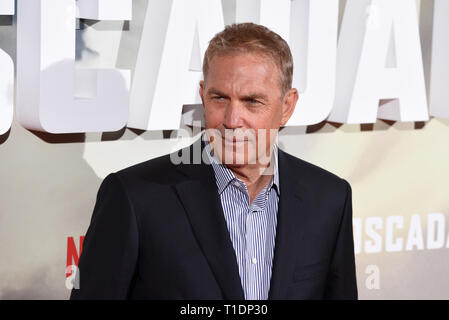 Madrid, Spain. 25th Mar, 2019. Actor Kevin Costner, 64 years-old, poses for media as he arrives for the premiere of 'Highwaymen' ('Emboscada final') at Capitol cinema in Madrid. Credit: Jorge Sanz/Pacific Press/Alamy Live News Stock Photo