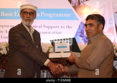 Quetta, Pakistan. 26th Mar, 2019. QUETTA-PAKISTAN, March 26, 2019: Director Schools Balochistan Mr. Muneeb Khan giving shield to participant of closing ceremony of Capacity Development and Technical Support to Balochistan Assessment and Examination Commission. Organized by Agha Khan University Examination Board in collaboration with Government of Balochistan, UNICEF and European Union Credit: Pakiza Khan/ZMA Photos/Alamy Live News Stock Photo