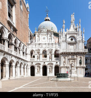 Interior courtyard and pozzo or well head, Ducal Palace, Doges Palace, Palazzo Ducale, Venice, Veneto, Italy looking to the clock and Ducal chapel Stock Photo