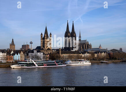 Köln, Blick von der rechten Rheinseite auf den Dom Stock Photo