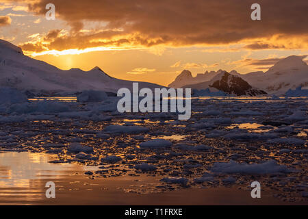 Antarctica, Paradise Harbour aka Paradise Bay aka Paradise Harbour. Late season polar sunset. Stock Photo