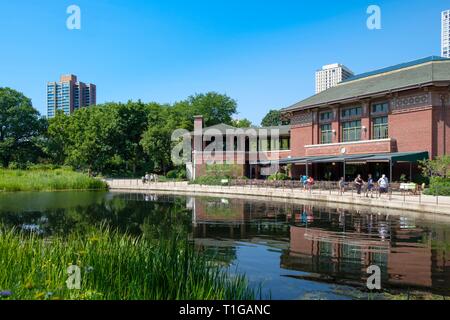 Lincoln Park Zoo in Summer with Cafe Brauer, Chicago, Illinois. Stock Photo