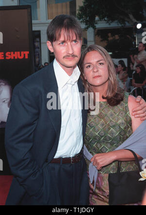LOS ANGELES, CA. July 13, 1999:  Actor TODD FIELD & wife SERENA at the world premiere, in Los Angeles, of  'Eyes Wide Shut' in which he stars with Tom Cruise & Nicole Kidman. © Paul Smith / Featureflash Stock Photo