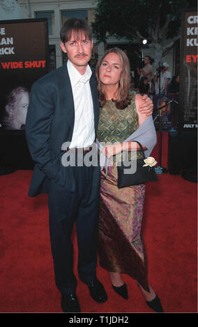LOS ANGELES, CA. July 13, 1999:  Actor TODD FIELD & wife SERENA at the world premiere, in Los Angeles, of  'Eyes Wide Shut' in which he stars with Tom Cruise & Nicole Kidman. © Paul Smith / Featureflash Stock Photo