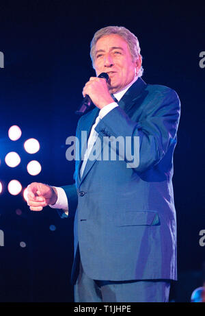 LAS VEGAS, NV. October 29, 1999: : Singer Tony Bennett on stage at the MGM Grand, Las Vegas, for his concert staged by new internet company Pixelon.com as part of their 'iBash99'.     © Paul Smith / Featureflash Stock Photo