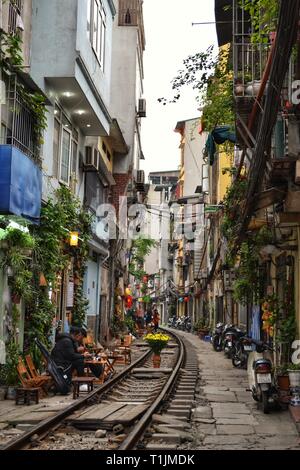 Crossing the road in Hanoi's old quarter, Hanoi, Vietnam Stock Photo - Alamy