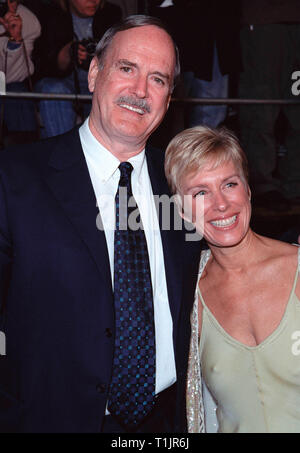 JOHN CLEESE & ALYCE CLEESE LOS ANGELES USA 16 November 1999 Stock Photo ...