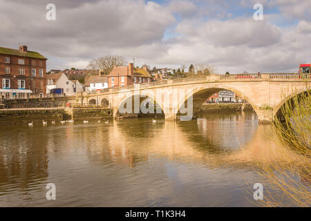 Bewdley, Worcestershire, UK. 27th Mar, 2019. A fine start to the day in Bewdley. The 18th century bridge over the River Severn built by Thomas Telford is lit up by the morning sun, as river levels have returned to normal levels. Last week the flood barriers were erected as the river reached dangerously high levels. Credit: Peter Lopeman/Alamy Live News Stock Photo