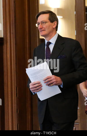 Westminster, London, UK. 27th Mar, 2019. Dominic Grieve MP - Conservative former Attorney General at a PeopleÕs Vote press conference in Westminster setting out an analysis of the different Brexit options facing Members of Parliament in indicative votes. Later today the MPs will votes on series of indicative votes on alternatives to Prime Minister Theresa MayÕs Brexit deal. Credit: Dinendra Haria/Alamy Live News Stock Photo