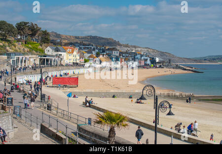 Lyme Regis, Dorset, UK. 27th March 2019. UK Weather: Another a day of glorious warm sunshine and bright blue skies at the seaside resort town of Lyme Regis as the South Coast enjoys more unseasonably high temperatures in the early spring heatwave.  Credit: Celia McMahon/Alamy Live News Stock Photo