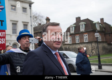 London, UK. 27 March 2019. (L to R) Pro-Europe Steve Bray of SODEM video records on a mobile phone  businessman Arron Banks in College Green, Westminster. Credit: Santo Basone/Alamy Live News Stock Photo