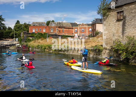People canoeing in Stroudwater Navigation canal, Gloucestershire, UK Stock Photo