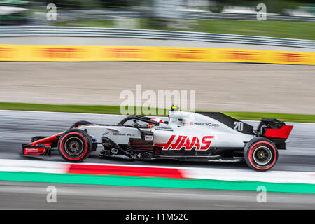Haas F1 Team VF-18 Ferrari, mechanics at work during the 2018