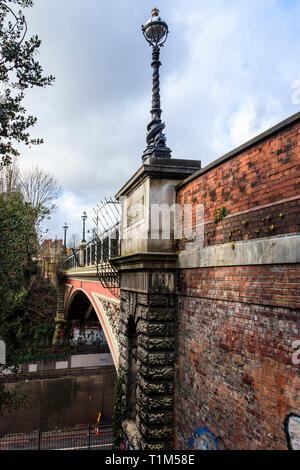One of the Victorian lamp posts on Archway Bridge, known as 'suicide bridge', over the A1 Archway Road below, North London, UK Stock Photo
