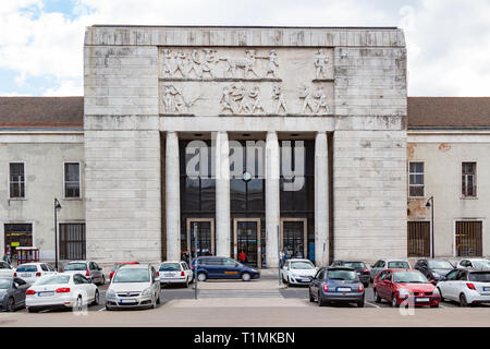 Main building of railway station in Gyor, Hungary Stock Photo